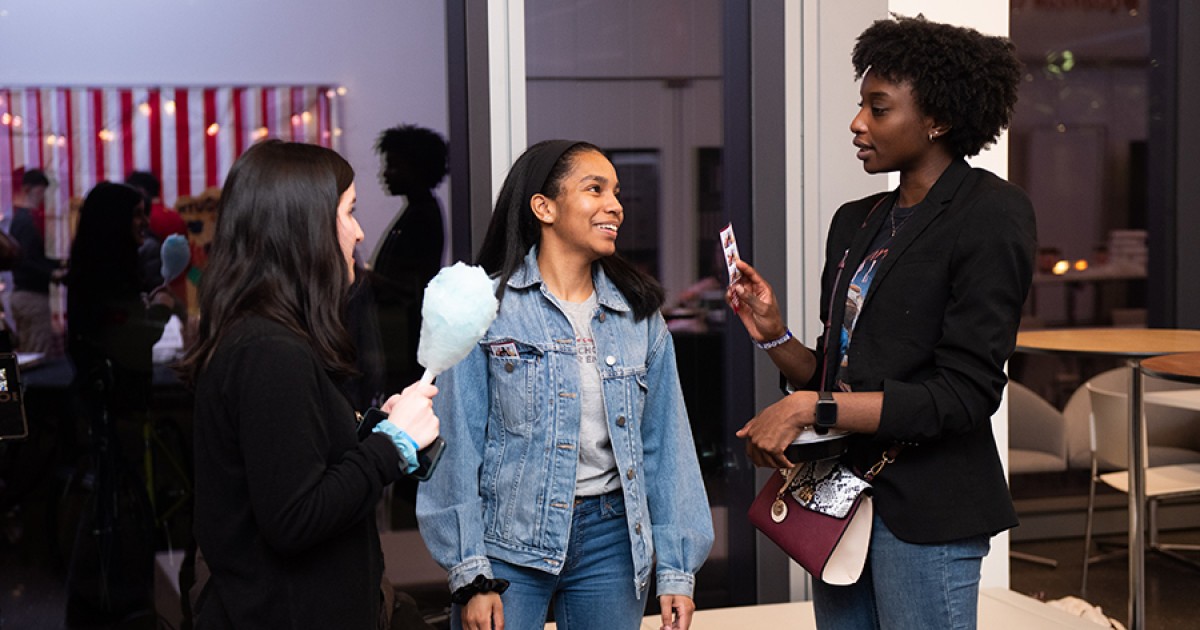 Newly Admitted Students Get An Up-close Look At Pritzker Molecular ...